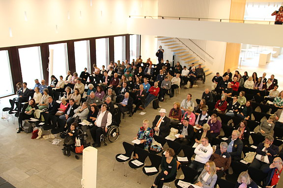 Publikum_Hessischer_Tag_der_Menschen_mit_Behinderungen.JPG 
